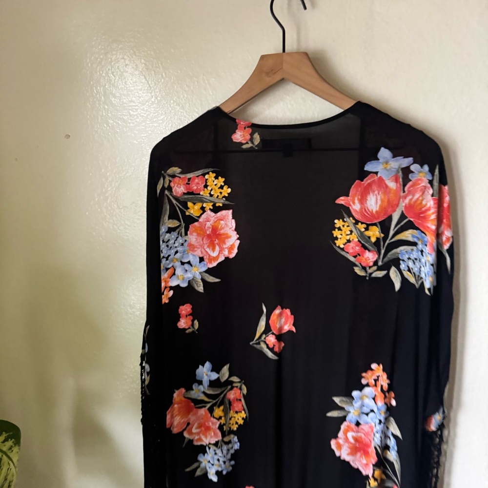 Torrid | Insider Floral Fringe Kimono - Picture 7 of 8